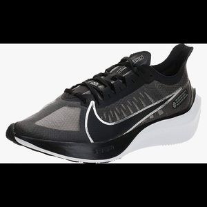 NIKE ZOOM GRAVITY size 8